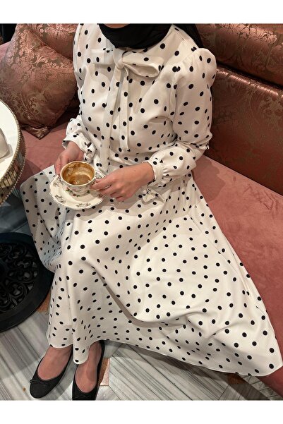 Merve Bayraktar puantiyeli elbise