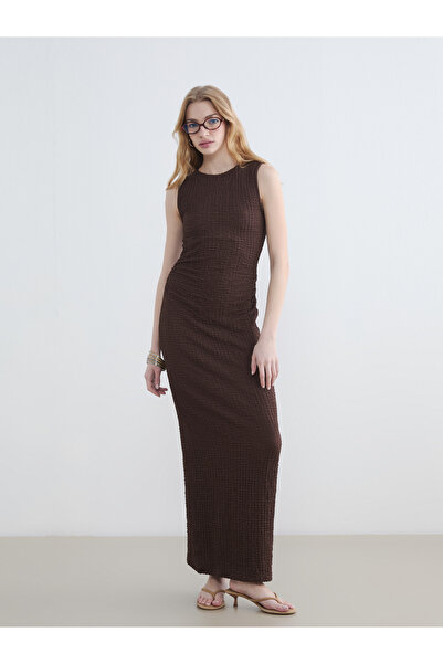LC Waikiki Φόρεμα bodycon με στρογγυλή λαιμόκοψη και σούρες