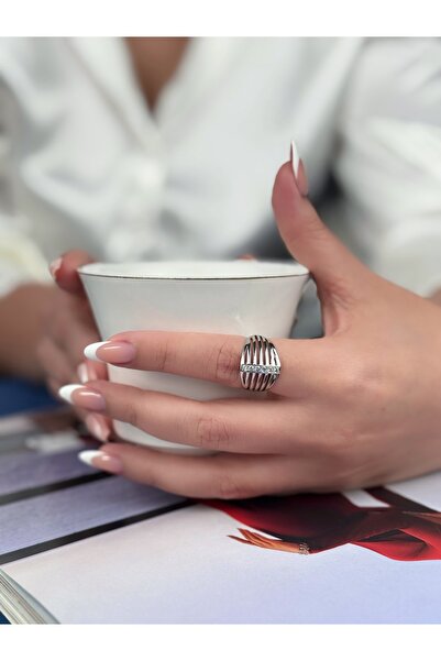 TRENDTAKI Striped Zircon Stone Ring (Adjustable) Gold Plated 487