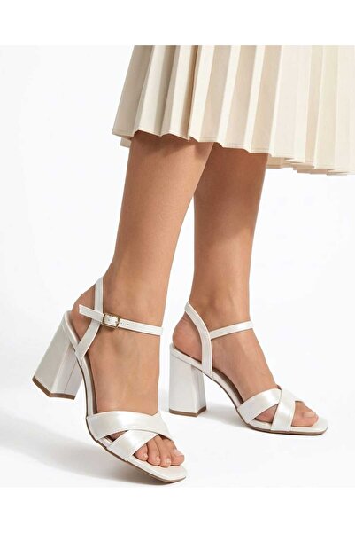 LIVONIA SHOES BEYAZ METALİK ÇAPRAZ BANT KALIN TOPUKLU ABİYE AYAKKABI