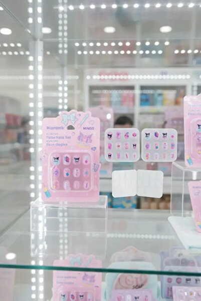 Miniso مجموعة أظافر صناعية لاصقة من جل كورومي مرخصة من سانريو باللون الوردي -...