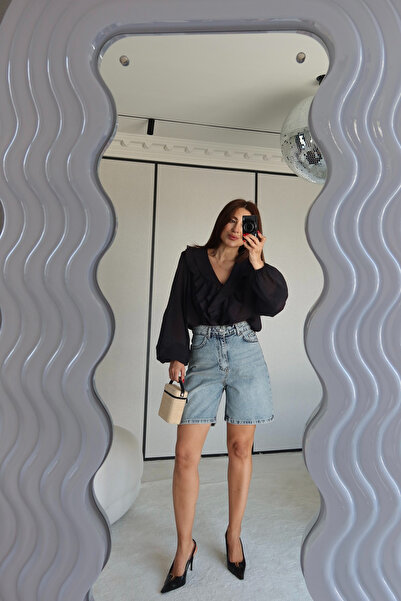 Özge Özgenç Eskitme Denim Şort