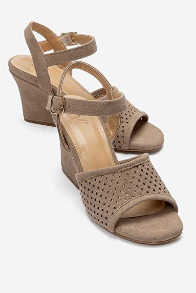 LuviShoes حذاء نسائي بكعب عريض من جلد المنك من HERVON