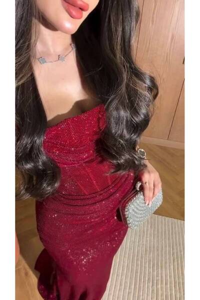 CN Luxurious evening dress with a new look