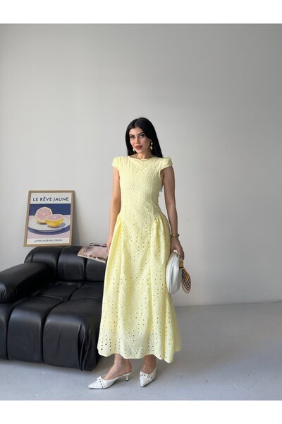 Bella Breeze Fisto Embroidered Padded Shoulder Detailed Midi Dress