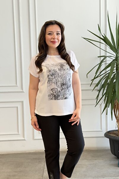 yb yağmur butik T-Shirt with Text Printed on the Front and Stone Detail