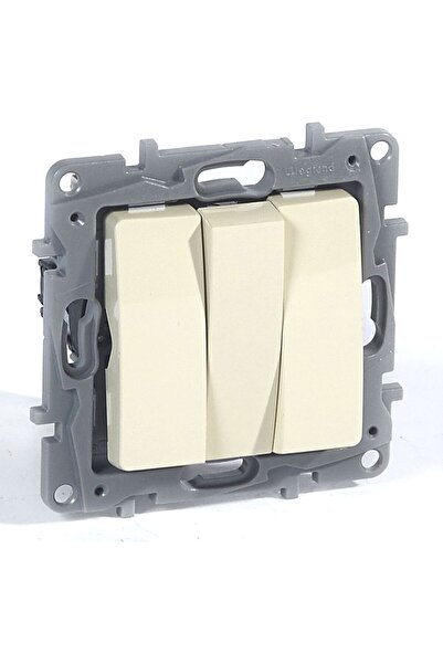 Legrand Priză cu conector triplu 10AX Niloe - 664603