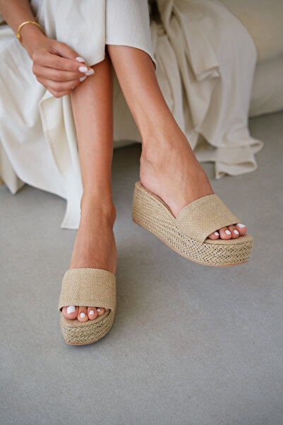 selin shoes شبشب نسائي من Selene Hasır بتفاصيل شريطية واحدة وكعب عريض
