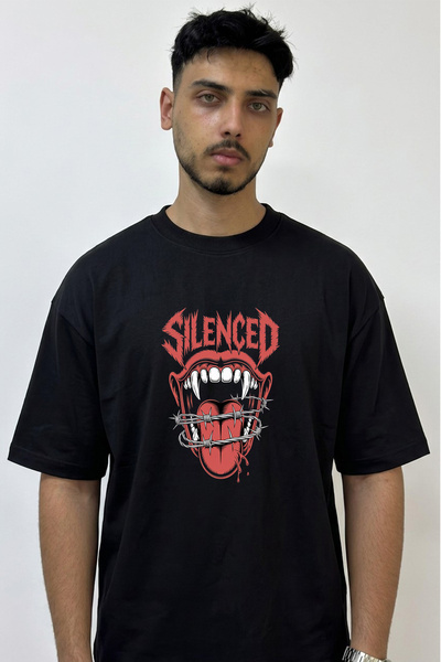 Anetos تي شيرت أسود كبير الحجم مطبوع بتصميم Silent Tongue