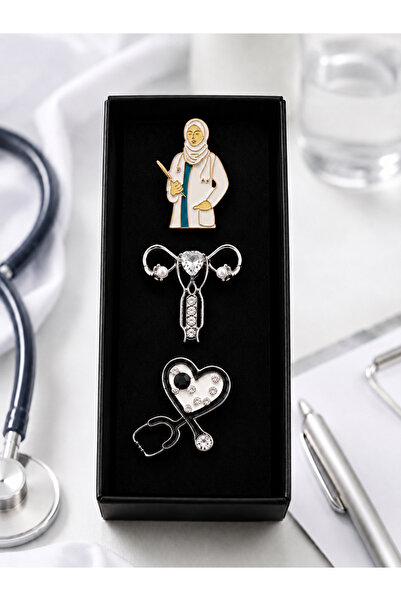 PULİNİN DÜKKANI Doktor Broş Seti 3’lü – Doktor Figürü, Tıp Sembolü ve Stetesk...