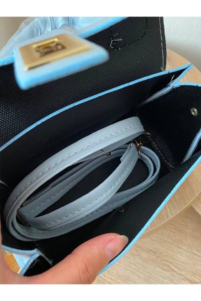 Petek Collection حقيبة يد صغيرة نورا مع غطاء قفل وحزام كتف