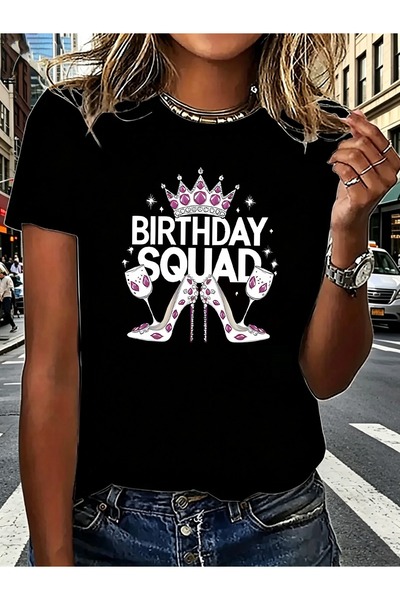 BASEPULSE تي شيرت نسائي بطبعة Crown High-Heel Graphic من Birthday Squad - بأك...