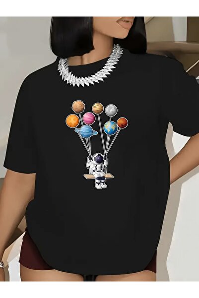 1001 Line تي شيرت أسود قصير الأكمام للنساء مصنوع من قماش مزخرف بتصميم رائد فض...