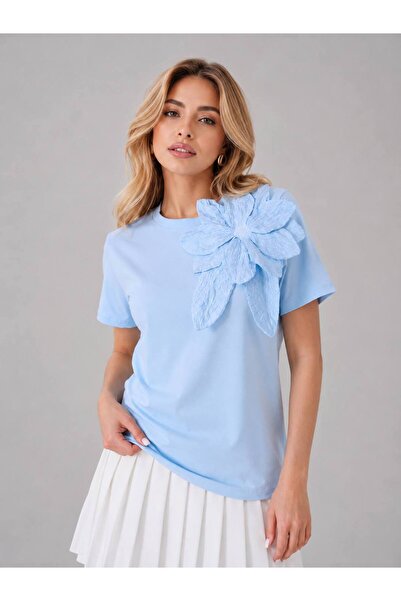 Noi Belis Πλεκτό T-Shirt με λεπτομέρεια αξεσουάρ σε λαιμόκοψη ποδηλάτου SS26T...