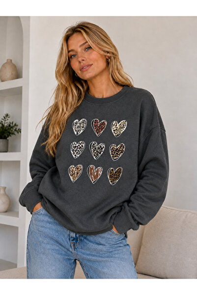 caddekombin Women's Aesthetic Multicolor Heart Printed Crew Neck Sweatshirt