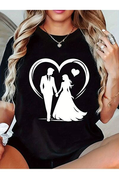 212Wear تي شيرت نسائي كاجوال برقبة دائرية مع رسومات قلب العروس والعريس، بأكما...