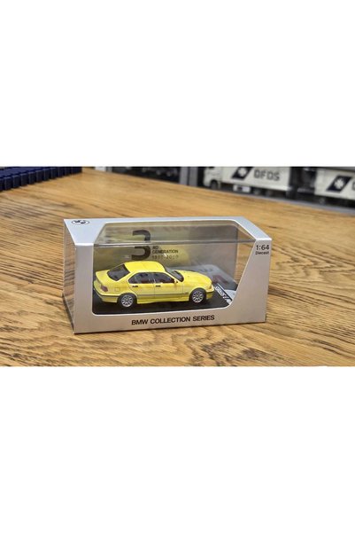 Marka 1/64 BMW E36 SARI - Collector Edition ’’ 50 Years BMW 3 Series ’’