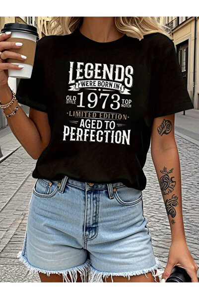 01THEONE تي شيرت نسائي بأكمام قصيرة وياقة دائرية مطبوع عليه "Legends Were Cre...