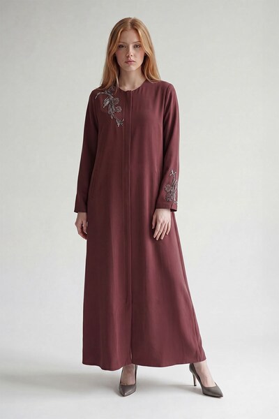 Levidor Rose Stone Embroidered Crew Neck Robe