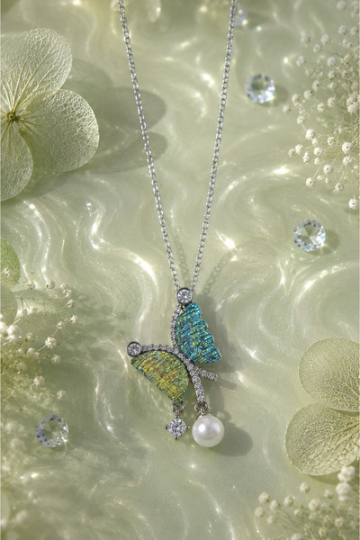 Sylvera Shop Pearlescent Green Butterfly Bead Dangle Steel Necklace (Silver C...