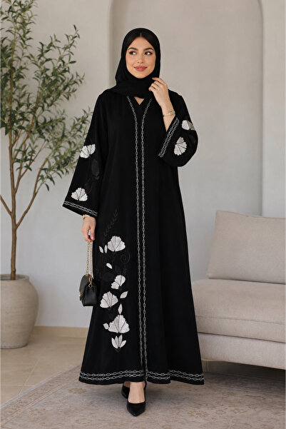 The Legend عباية كريب أسود بتطريز بيج ورود