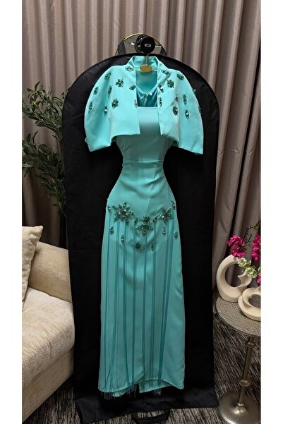 FASHION فستان سهرة أنيق بتصميم مودرن مع شال قصير مطرز وشرابات طوال تمنحك حضور...