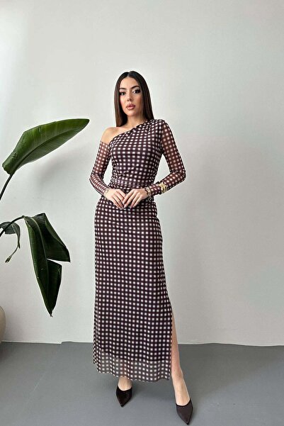 Moda Days فستان نسائي بني منقوش بكتف واحد من التول مع فتحة طويلة وبطانة داخلية