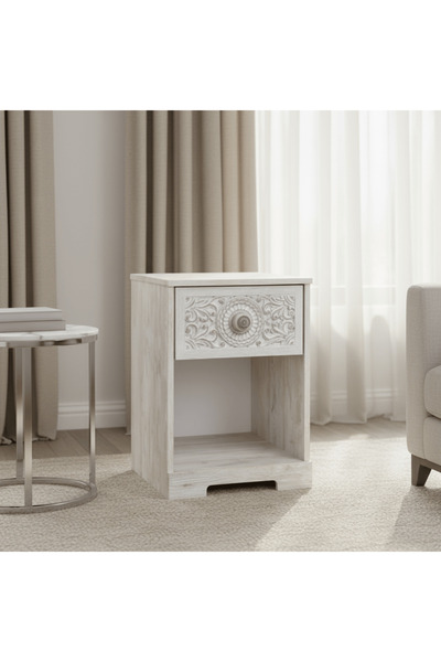 Ashley Furniture طاولة جانبية من باكسبري
