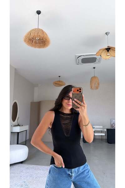 Buket Teke قميص رياضي من الكريستال الأسود المرصع بالأحجار