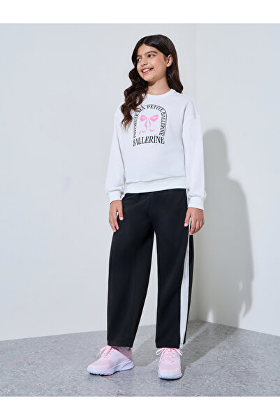 Styli Teen Girls Graphic Sweatshirt and Side Stripe Joggers Set
