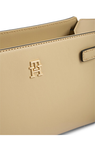 Tommy Hilfiger Women Handbags