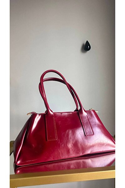 chocolatebag حقيبة يد نسائية من نوع باجيت فورم هيلي باللون الأحمر الداكن