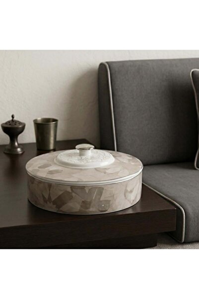laverahome Porcelain Tureen with Embossed Design and Beige Lid |