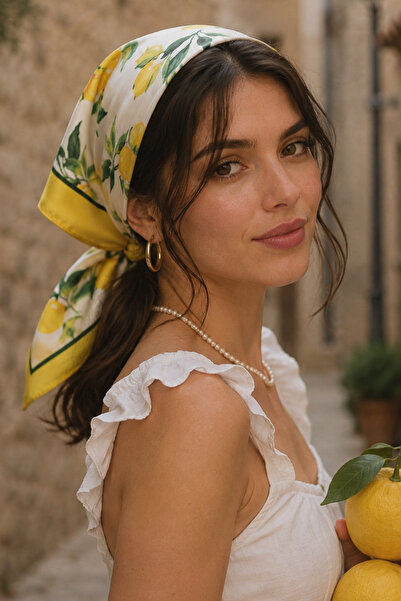 AFVENTE Bandană din satin galben cu model Lemon Garden 50×50 cm