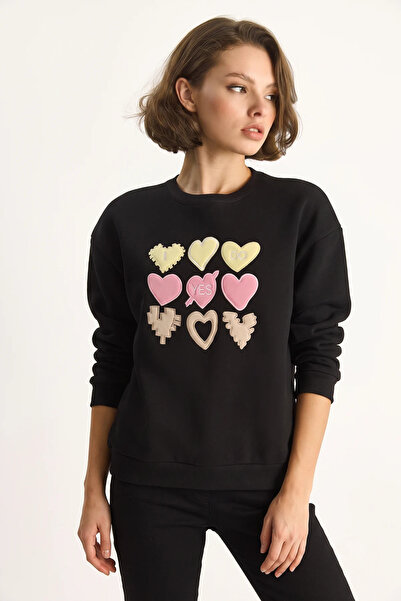 Generic Brand Women's Crew Neck Heart Embroidered Three-Thread Black Sweatshirt