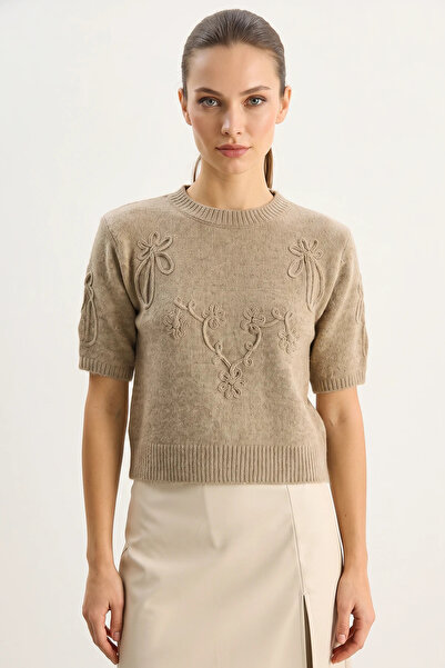 Efnaz style Women's Floral Motif Embossed Embroidery Detailed Short Sleeve Kn...