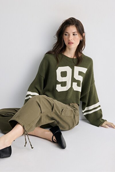 Stradivarius Numara detaylı crop triko kazak