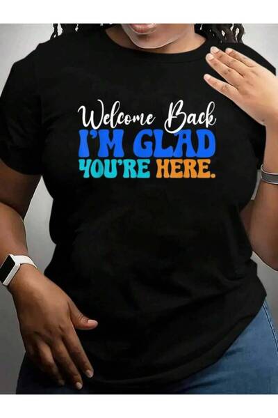 kai22 تي شيرت بطباعة جرافيكية باللون الأسود بعبارة "I'm Glad You're Here Back...