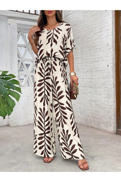 Butik طقم نسائي مكون من بلوزة وبنطلون بأكمام قصيرة وياقة على شكل حرف V وطبعة ...