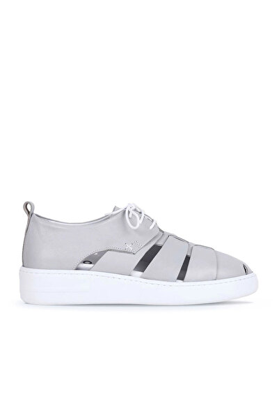 Bueno Shoes حذاء رياضي رجالي من الجلد باللون الرمادي 01ms11302