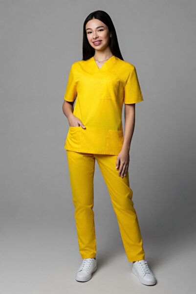 tag Costum medical ClassIQ pentru femei, bluză și pantaloni, galben