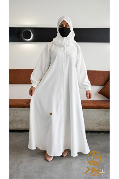 Generic White Robe with Elastic Cuffs and Full Front Zipper