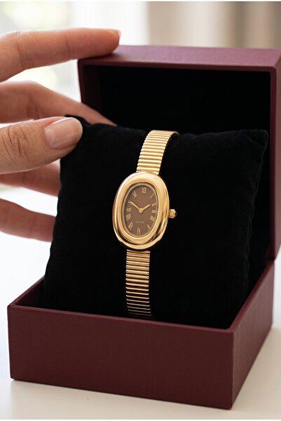 KLISHE Butik ساعة نسائية كلاسيكية من الفولاذ بلون ذهبي وقرص كراميل وعلبة بيضا...