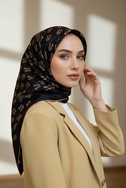 Vissona %100 Twill İpek Geometrik Desenli Siyah - Gold Renkli 90x90 Eşarp Dik...