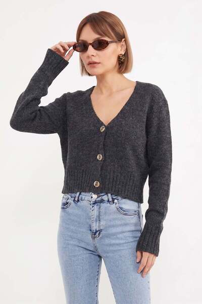 Fulla Moda Buttoned V-Neck Knitwear Cardigan