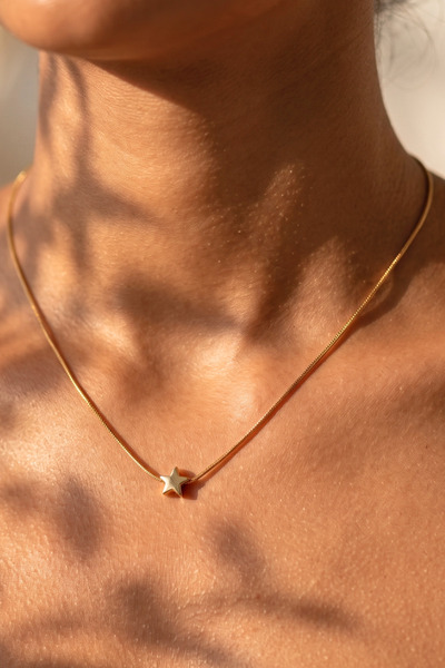 Elika Silver Curved Star Model Gold Chain Necklace