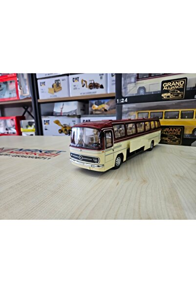 Maket نموذج حافلة مرسيدس بنز O302 معدنية باللون العنابي بمقياس 25 سم 1/43