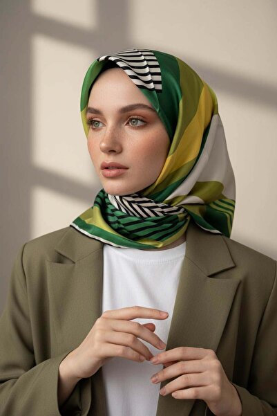 Vissona حرير كاكي بنمط هندسي - أخضر زمردي، وشاح مخيط يدويًا مقاس 90 × 90