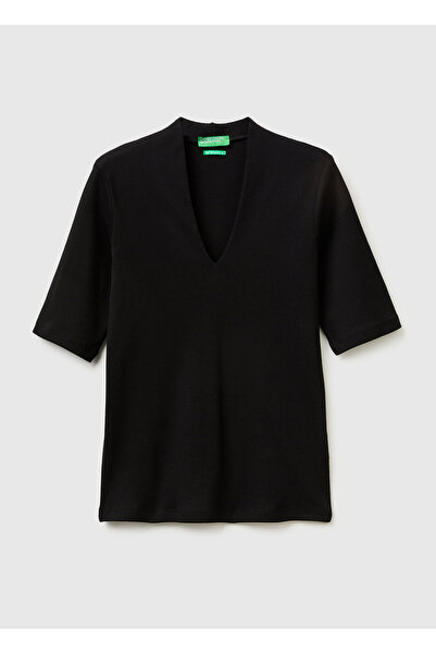 United Colors of Benetton تي شيرت نسائي أسود 100% قطن بنصف كم وياقة على شكل V...