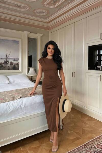 TANISA Καφέ φόρεμα μίντι με λεπτομέρεια στους ώμους, με κορδόνι στη μέση και ...